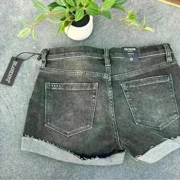 NEW Blanknyc (MSRP:$68) The Fulton Distressed Roll Up Jean shorts by Blank NYC - Picture 3 of 11